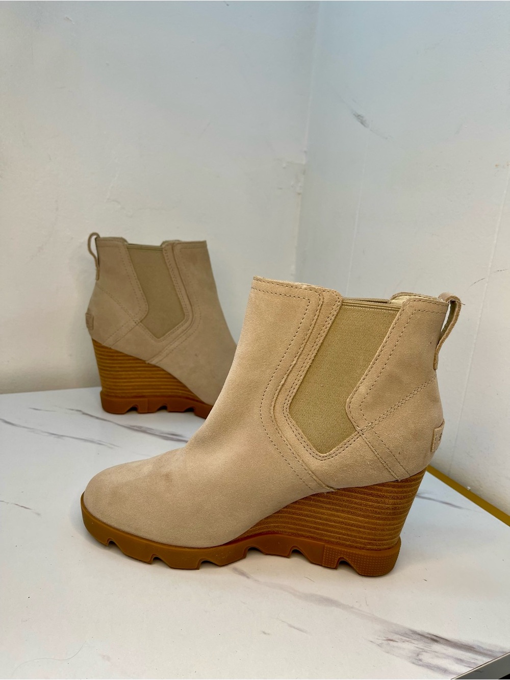 Sorel Joan Uptown Chelsea Wedge Booties Women's 8.5 Beige Taupe Suede Waterproof